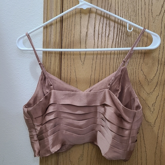 Express Satin Knot Front Pleated Crop Top - Picture 2 of 3